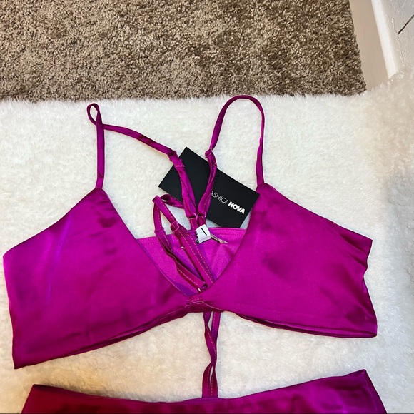 Fashion nova 2 piece satin crop top and High waisted pencil skirt - Picture 3 of 8